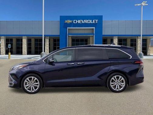 2022 Toyota Sienna Platinum 7 Passenger