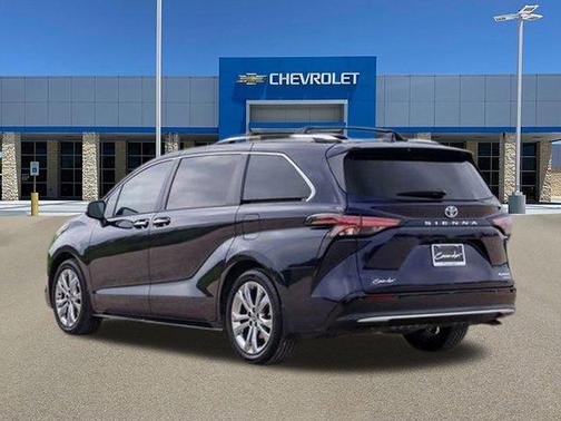 2022 Toyota Sienna Platinum 7 Passenger
