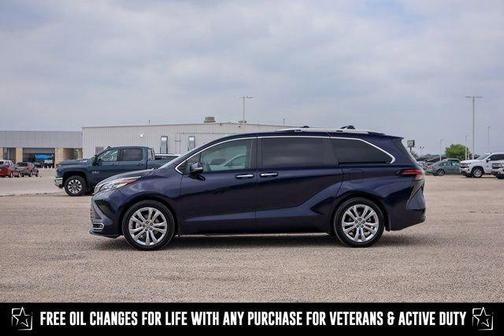 2022 Toyota Sienna Platinum 7 Passenger