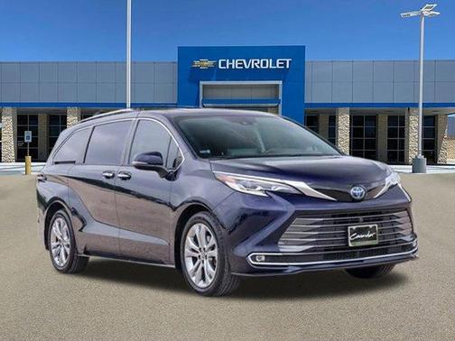 2022 Toyota Sienna Platinum 7 Passenger