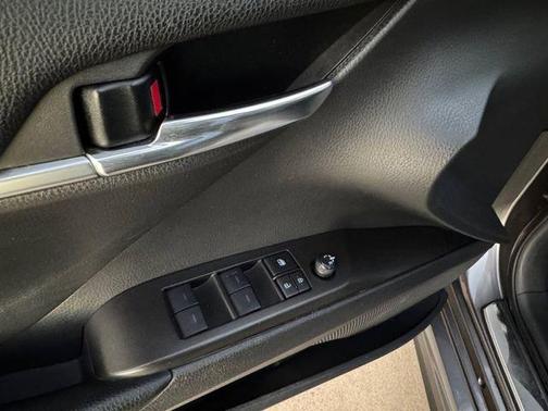 2021 Toyota Camry Hybrid SE