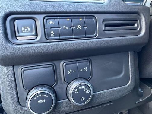 2023 Chevrolet Suburban LS