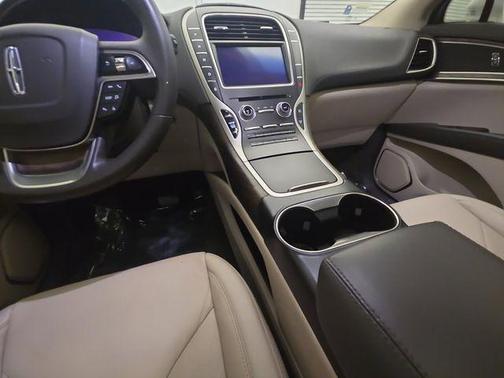 2019 Lincoln Nautilus Select