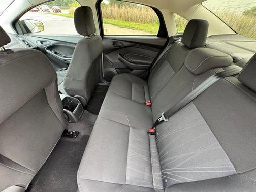 Oxford White 2017 Ford Focus S