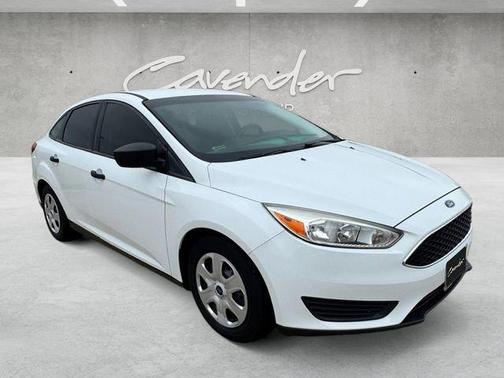 Oxford White 2017 Ford Focus S