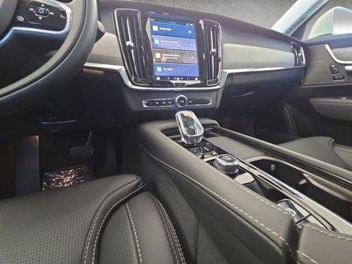 2022 Volvo S90 B6 Inscription