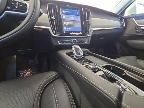 2022 Volvo S90 B6 Inscription