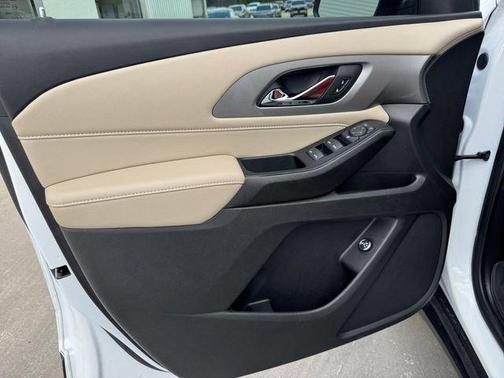 Summit White 2023 Chevrolet Traverse LT Cloth