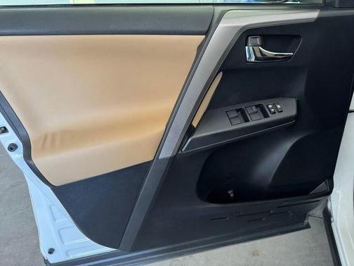 2016 Toyota RAV4 Hybrid XLE