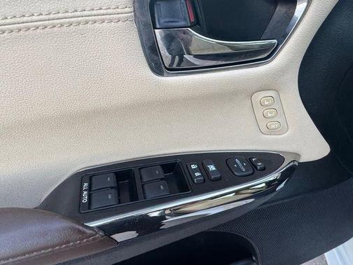 2018 Toyota Avalon XLE Plus