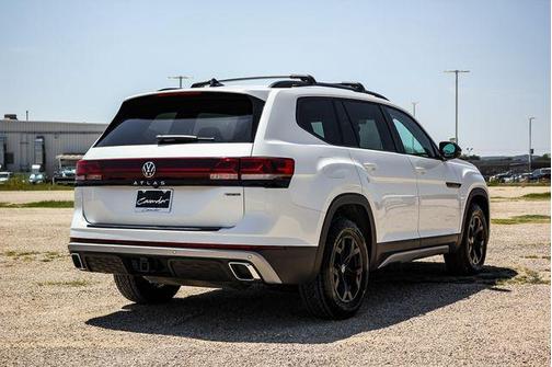 2024 Volkswagen Atlas 2.0T Peak Edition SEL