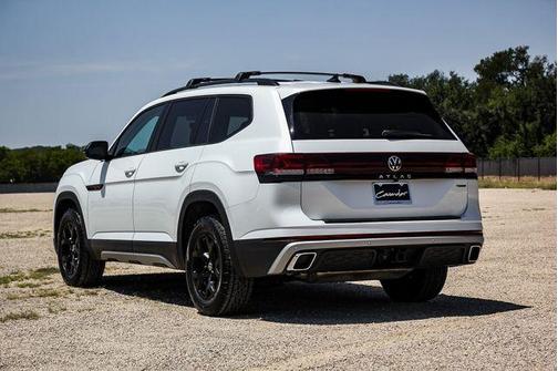 2024 Volkswagen Atlas 2.0T Peak Edition SEL