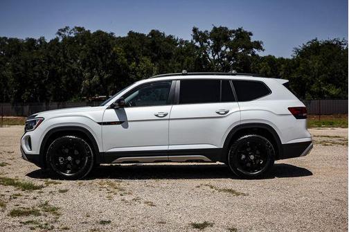 2024 Volkswagen Atlas 2.0T Peak Edition SEL