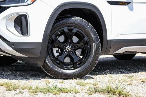 2024 Volkswagen Atlas 2.0T Peak Edition SEL
