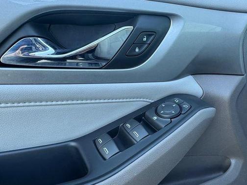 Graphite Metallic 2018 Chevrolet Traverse LT Cloth