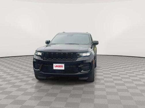 Diamond Black Crystal Pearlcoat 2023 Jeep Grand Cherokee Altitude