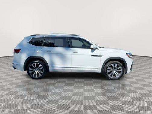 Pure White 2022 Volkswagen Atlas 3.6L SEL Premium