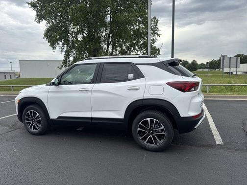 Summit White 2026 Chevrolet Trailblazer LT