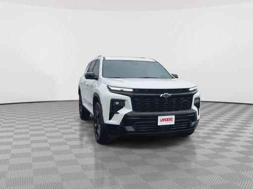 Iridescent Pearl Tricoat 2024 Chevrolet Traverse RS