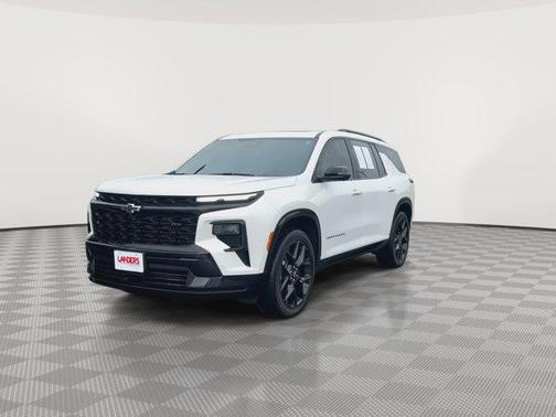 Iridescent Pearl Tricoat 2024 Chevrolet Traverse RS