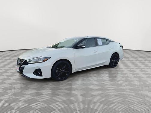 Pearl White Tricoat 2023 Nissan Maxima SR Xtronic CVT