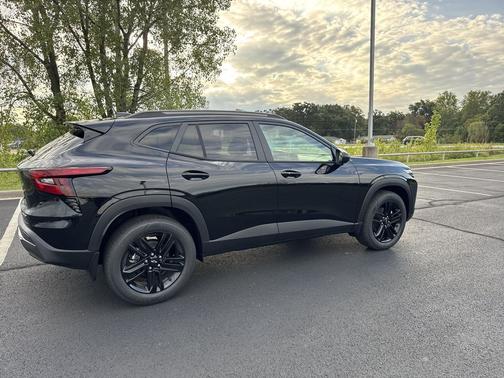 Mosaic Black Metallic 2026 Chevrolet Trax FWD ACTIV