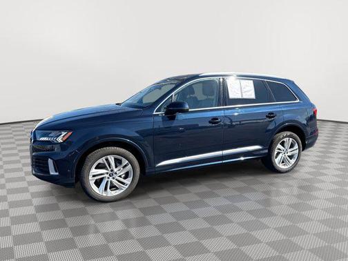 2023 Audi Q7 45 Premium Plus