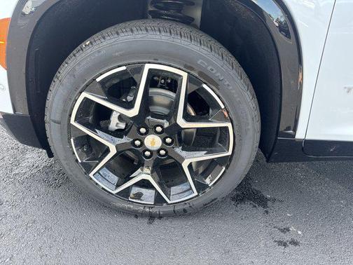 Polar White Tricoat 2026 Chevrolet Traverse High Country