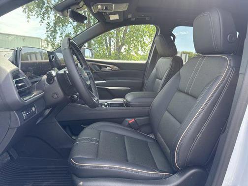 Polar White Tricoat 2026 Chevrolet Traverse High Country