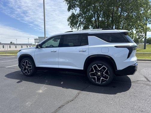 Polar White Tricoat 2026 Chevrolet Traverse High Country