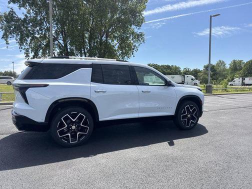 Polar White Tricoat 2026 Chevrolet Traverse High Country