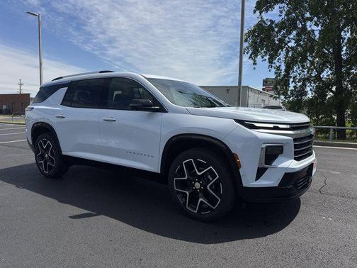 Polar White Tricoat 2026 Chevrolet Traverse High Country