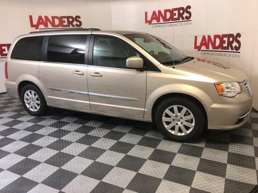 2016 Chrysler Town & Country Touring