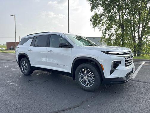 Summit White 2026 Chevrolet Traverse LT