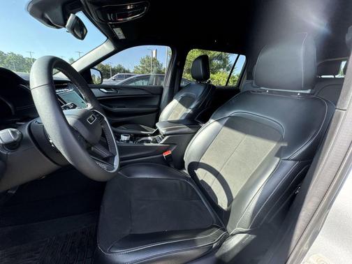 Silver Zynith 2023 Jeep Grand Cherokee L Altitude