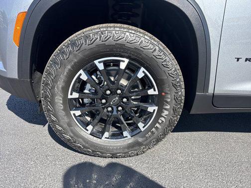 Sterling Gray Metallic 2026 Chevrolet Traverse AWD Z71