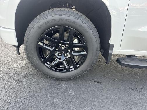 Summit White 2026 Chevrolet Silverado 1500 RST