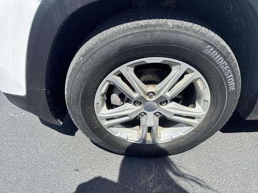 Summit White 2023 GMC Terrain SLE