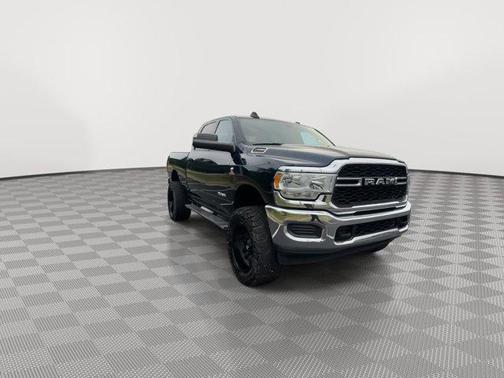 2020 RAM 2500 Tradesman Crew Cab 4X4 6'4' Box