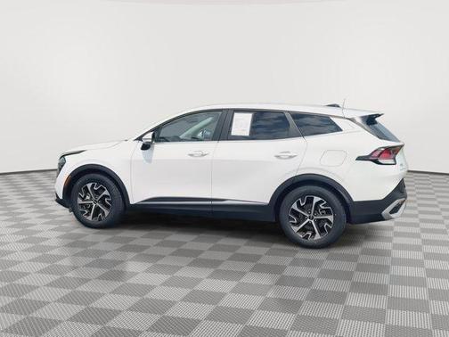 Glacial White Pearl 2024 Kia Sportage EX