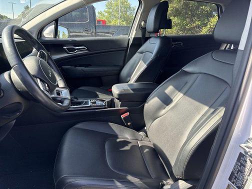 Glacial White Pearl 2024 Kia Sportage EX