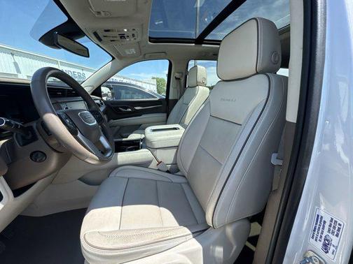 White Frost Tricoat 2022 GMC Yukon Denali