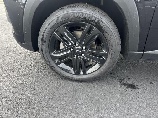 Mosaic Black Metallic 2026 Chevrolet Trax FWD ACTIV