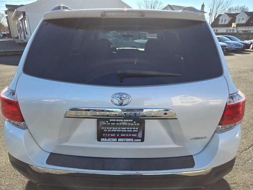 2012 Toyota Highlander SE