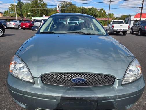 2005 Ford Taurus SE