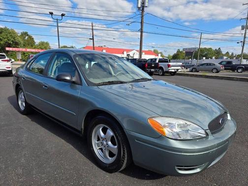 2005 Ford Taurus SE