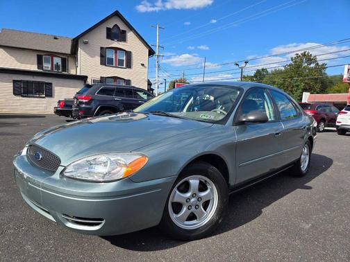 2005 Ford Taurus SE