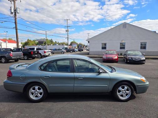 2005 Ford Taurus SE