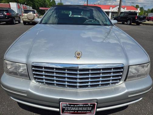 Silver/Black 1999 Cadillac DeVille Base