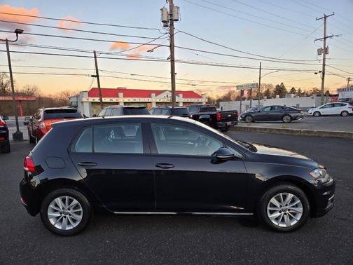 2018 Volkswagen Golf TSI SE